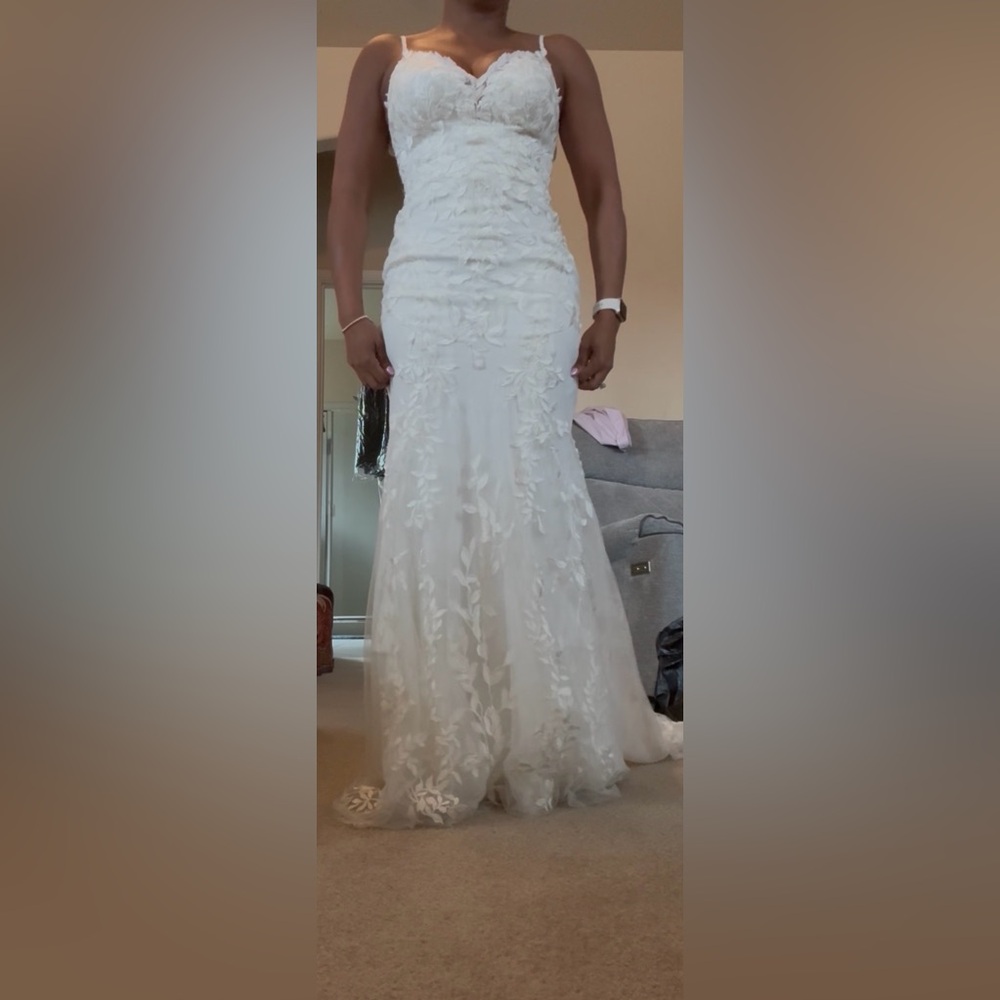 Stella York Elegant White Lace Floral Wedding Dress - Picture 10 of 16